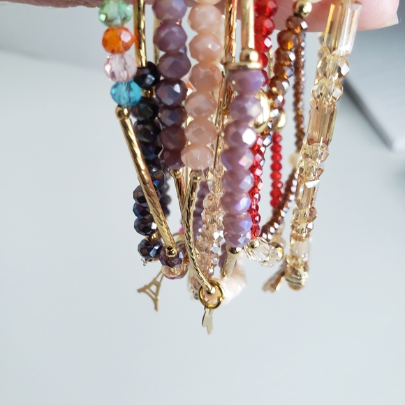 Bracelet, stackable dainty butterfly detail.  Single bracelet - Picture 6 of 6